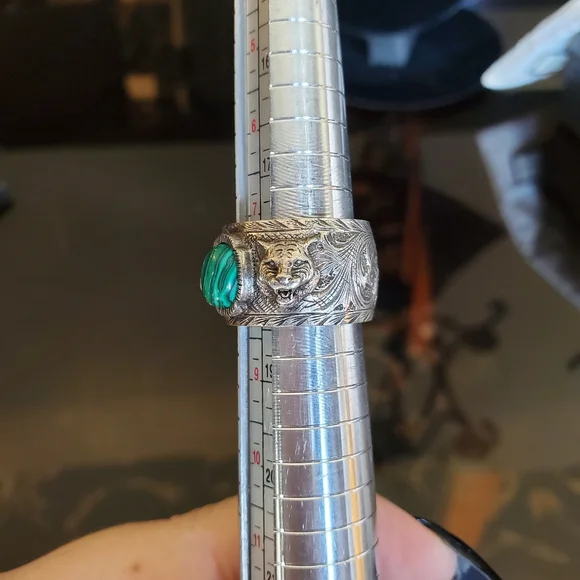 Gucci Garden Sterling Silver and Green Resin Feline Head Motifs Ring - Picture 6 of 11